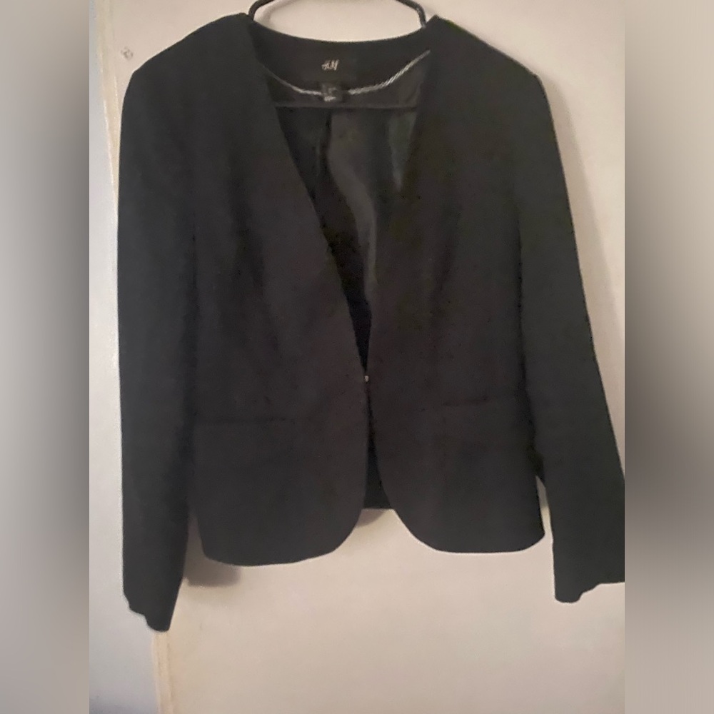 Black blazer! From work to a night out on the town🥳